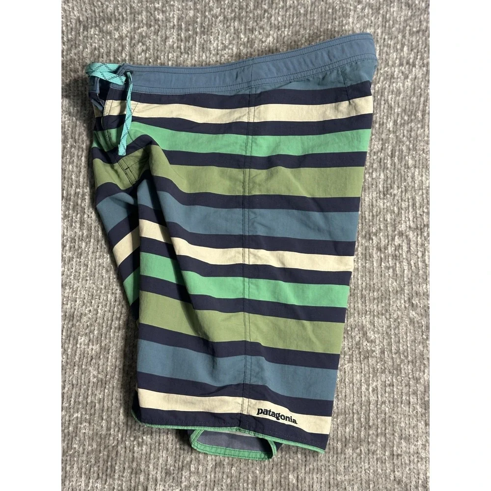 PATAGONIA BOYS BOARDSHORTS WAVEFARER WATER RIBBON BIG NETTLE GREEN 67817 SIZE 18